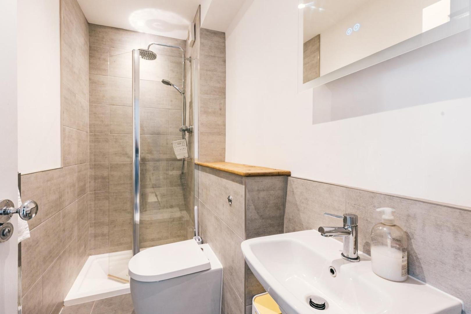 Ludlow Town Centre Apartments Екстер'єр фото